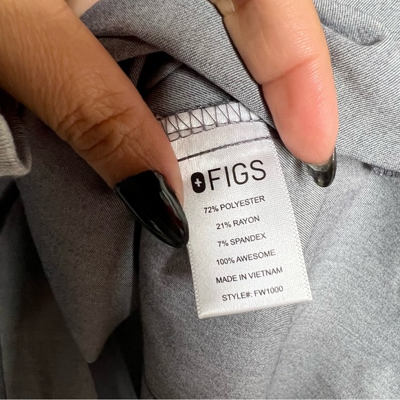 FIGS Catarina One Pocket Scrub Top Graphite - Picture 8 of 8